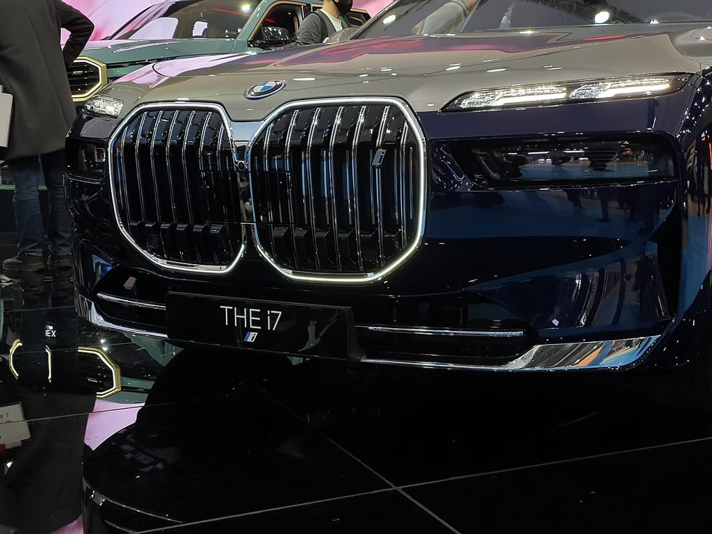 BMW i7