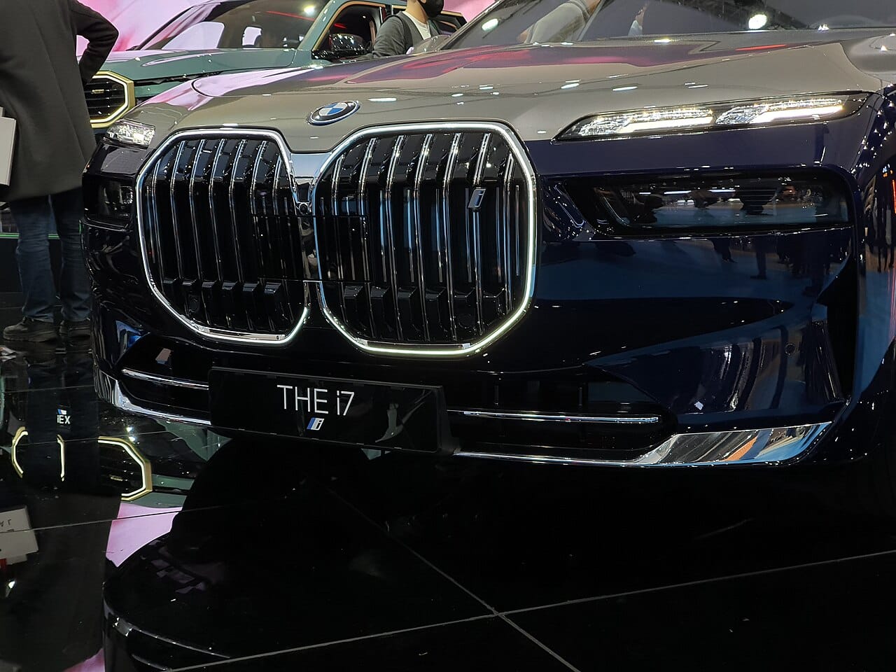 BMW i7