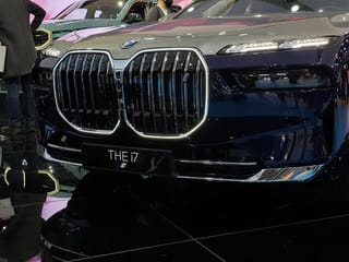 BMW i7