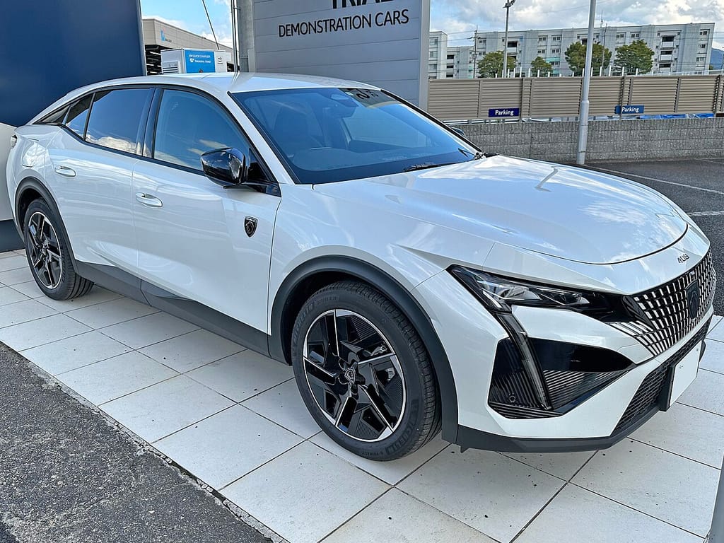 Peugeot e-408