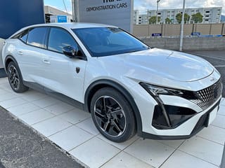 Peugeot e-408